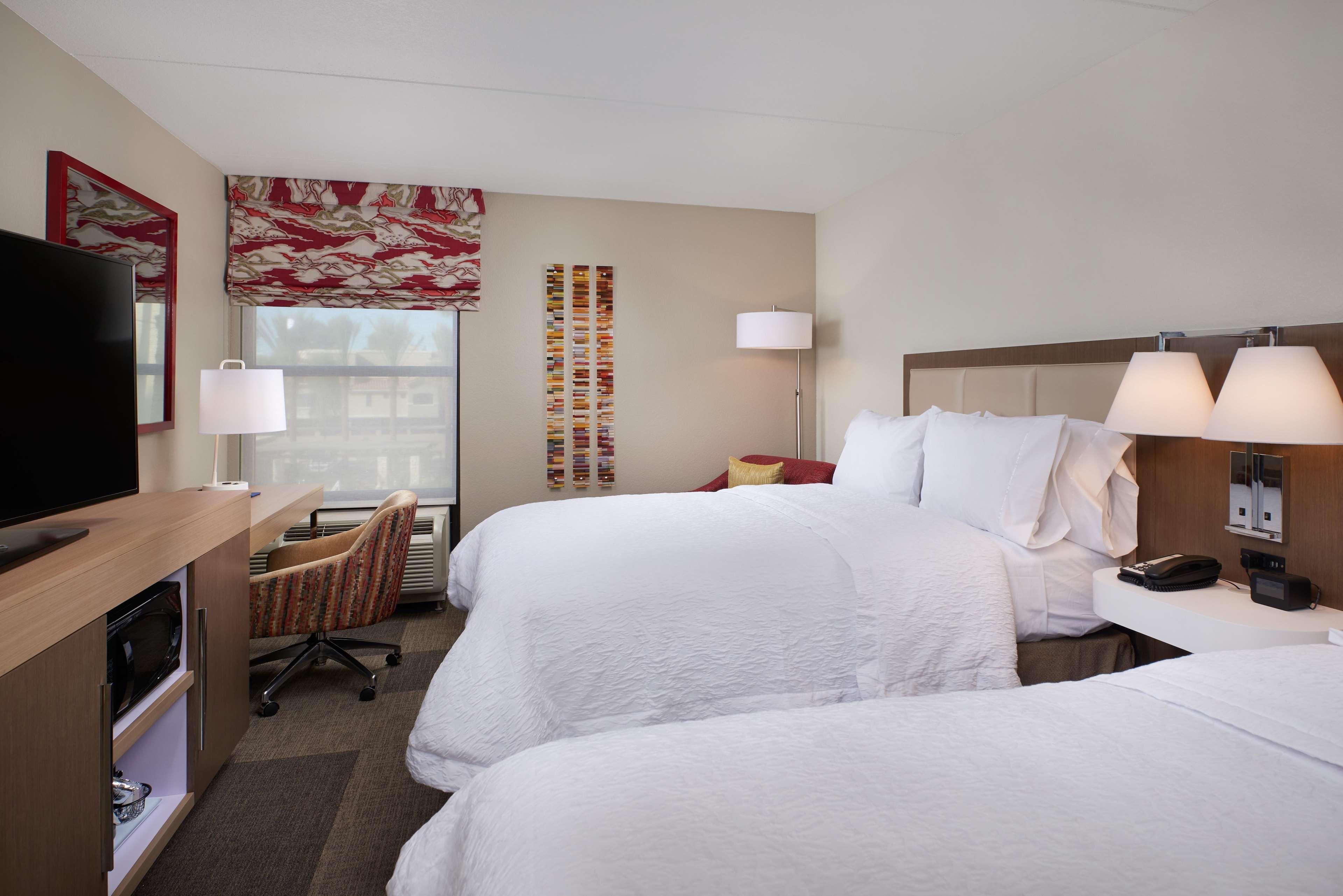 Hampton Inn & Suites Scottsdale On Shea Blvd Bagian luar foto