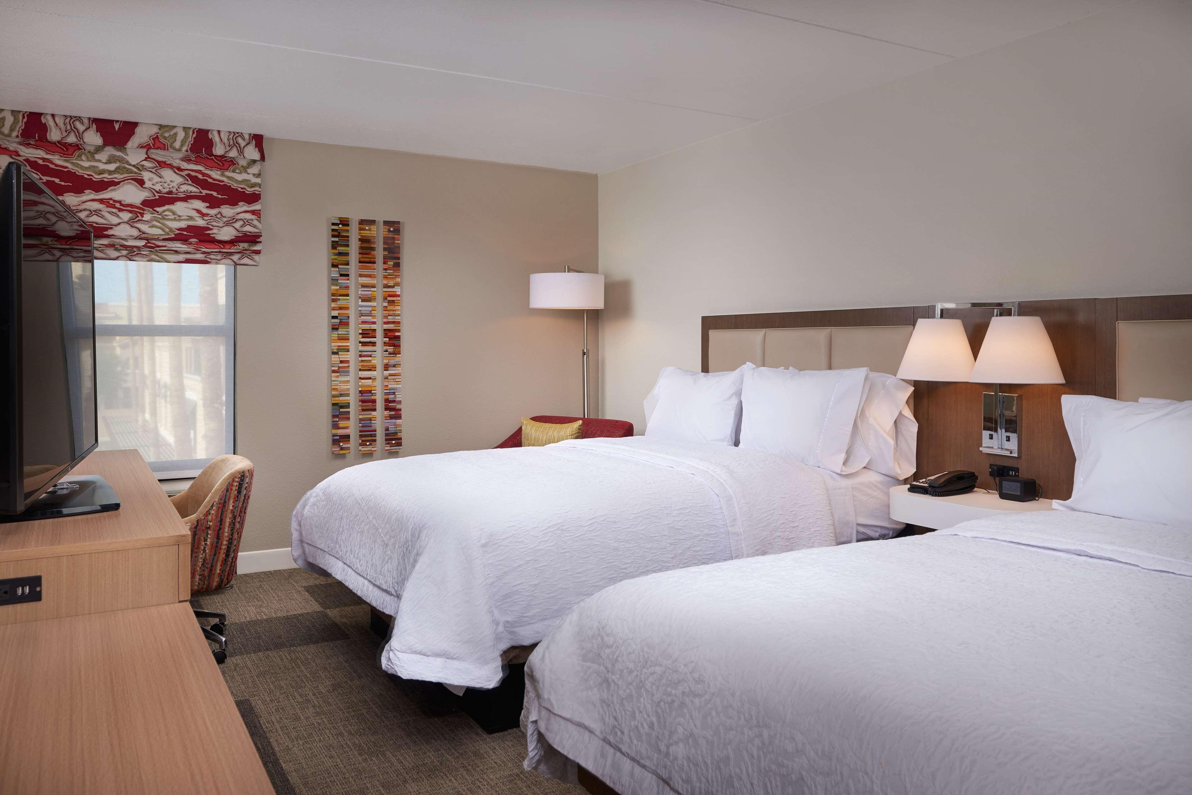 Hampton Inn & Suites Scottsdale On Shea Blvd Bagian luar foto