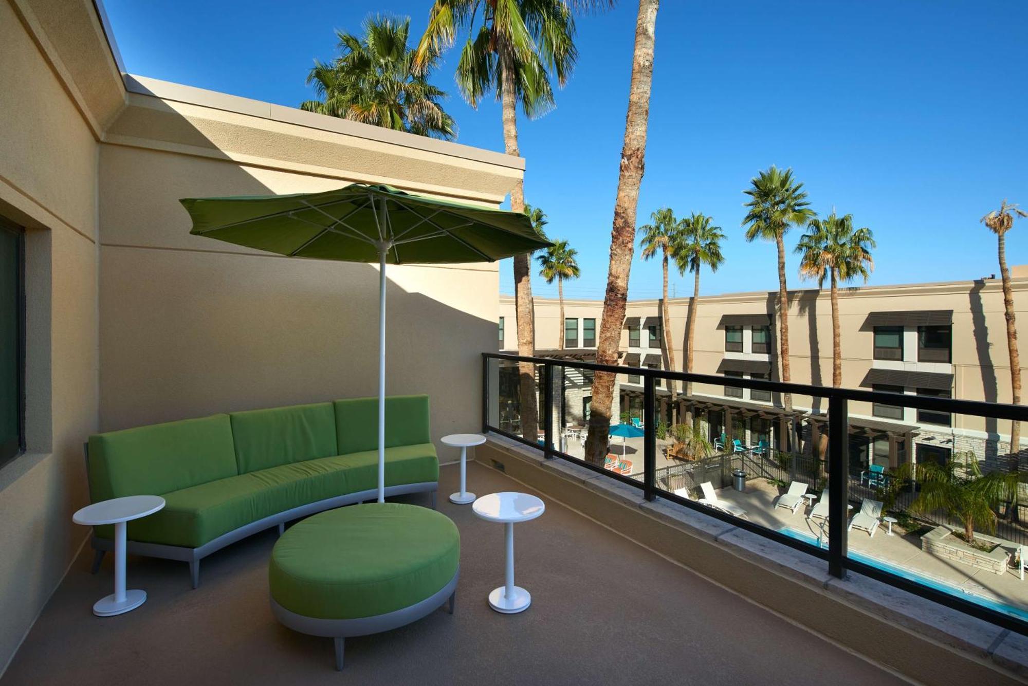Hampton Inn & Suites Scottsdale On Shea Blvd Bagian luar foto