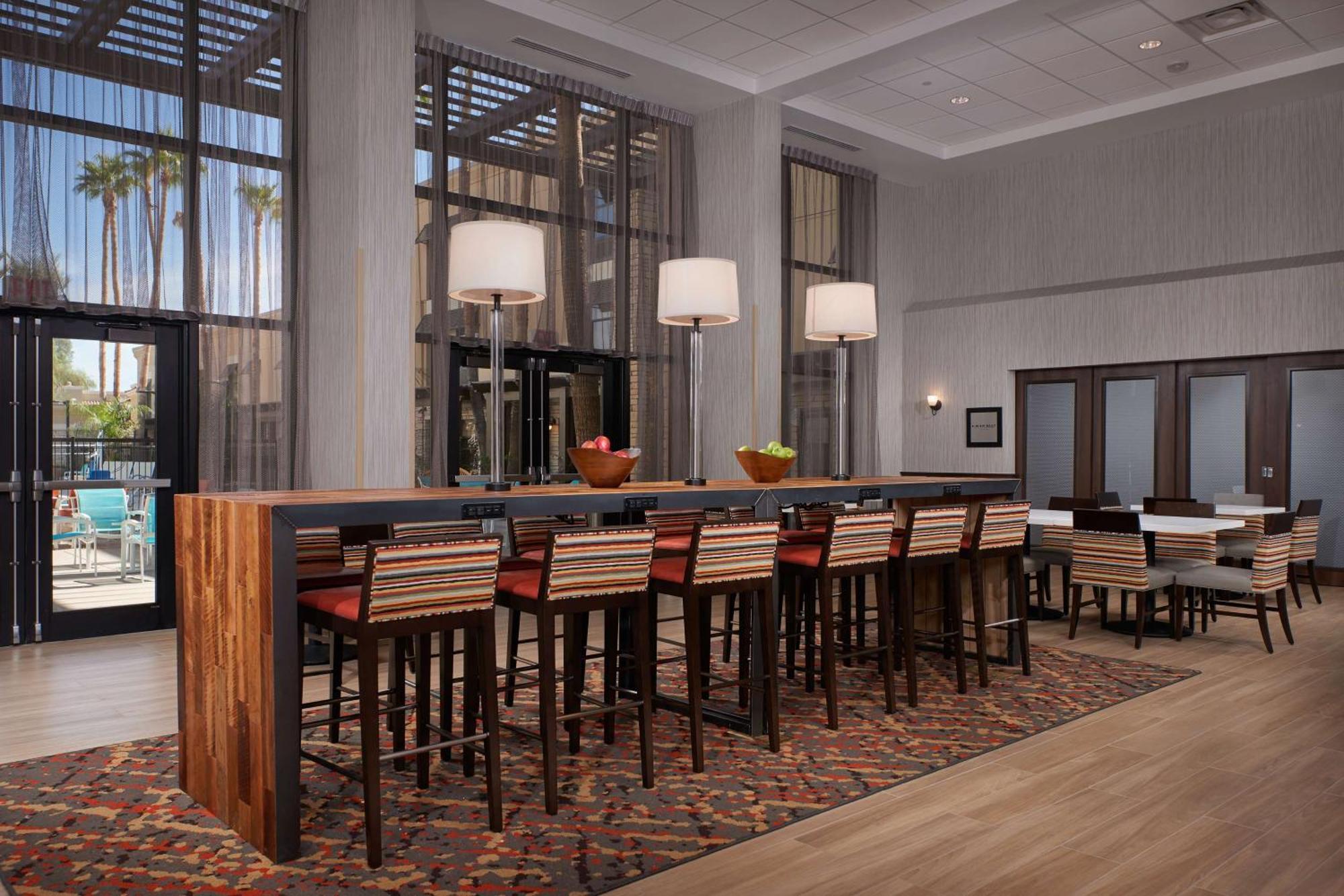 Hampton Inn & Suites Scottsdale On Shea Blvd Bagian luar foto