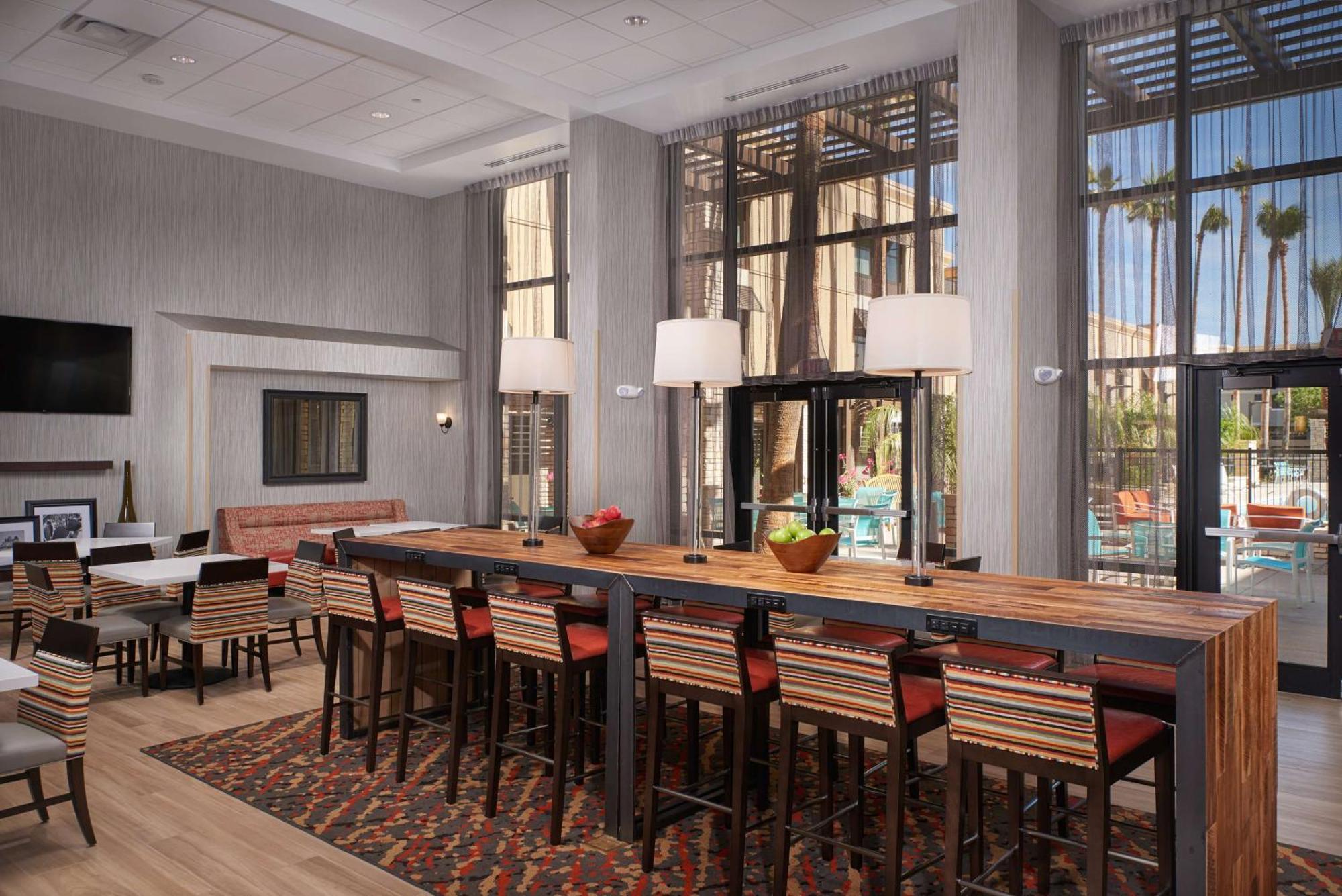 Hampton Inn & Suites Scottsdale On Shea Blvd Bagian luar foto