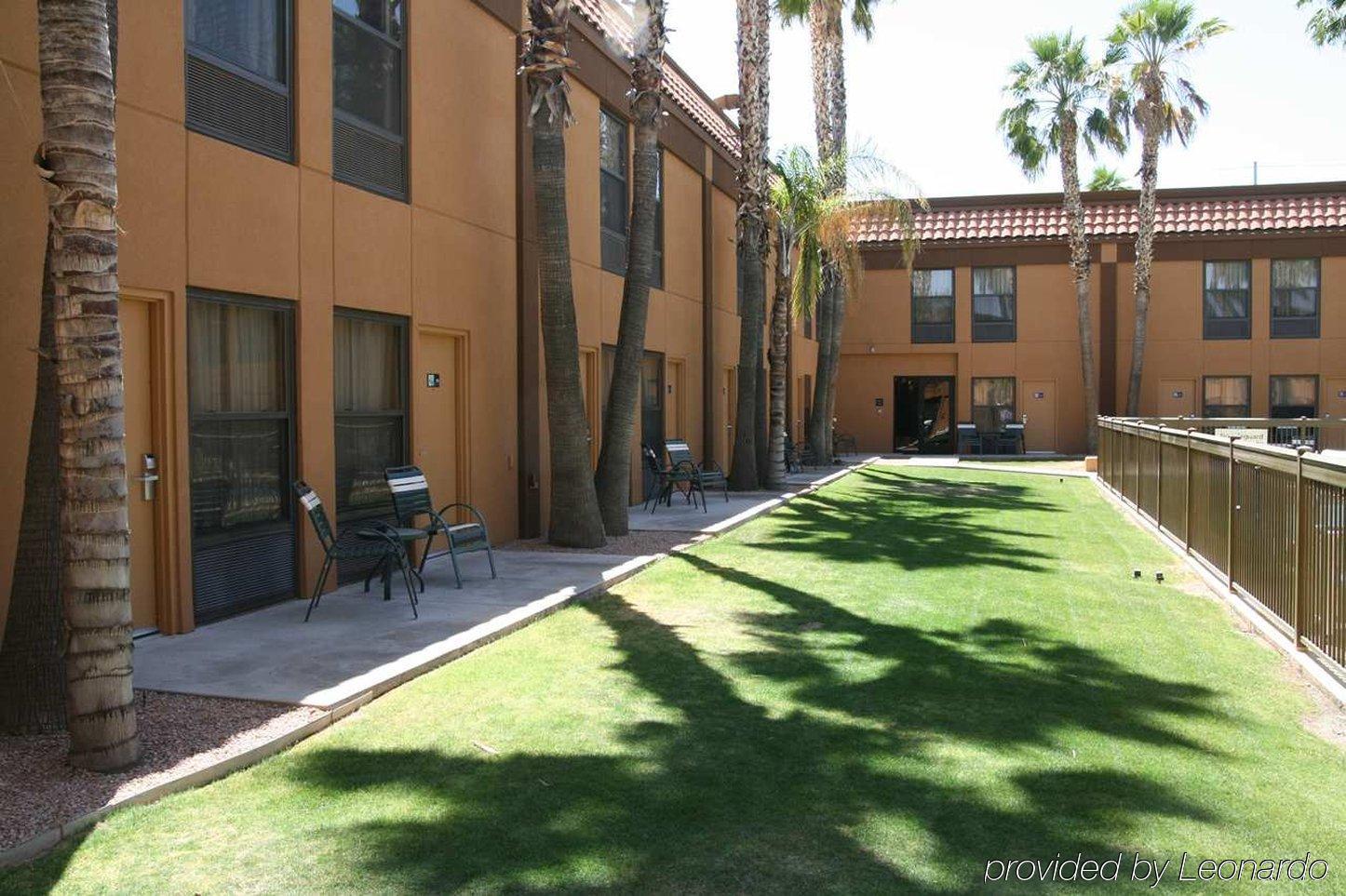 Hampton Inn & Suites Scottsdale On Shea Blvd Bagian luar foto
